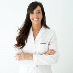 Dra. Natalia Jiménez, Dermatóloga colaboradora de 